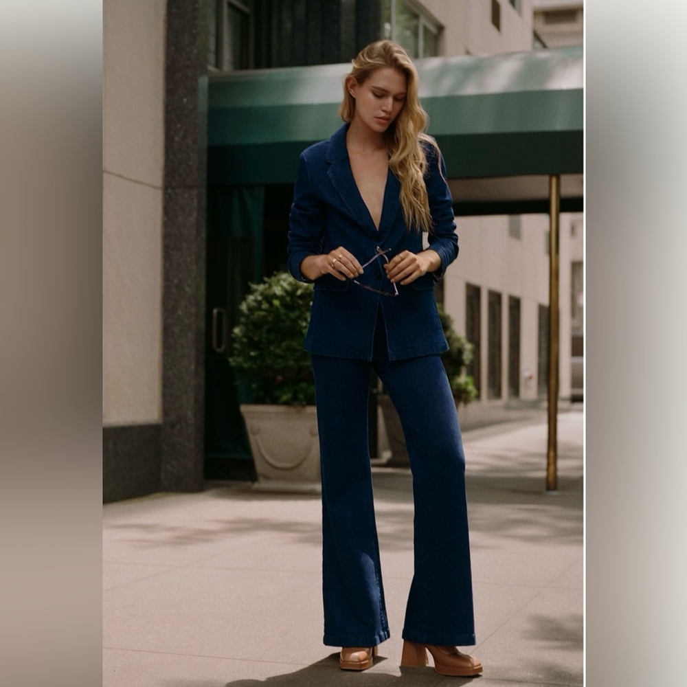 NWT Anthropologie Maeve High-Rise Tailored Flare Jean - Clean DK Wash in Size 30